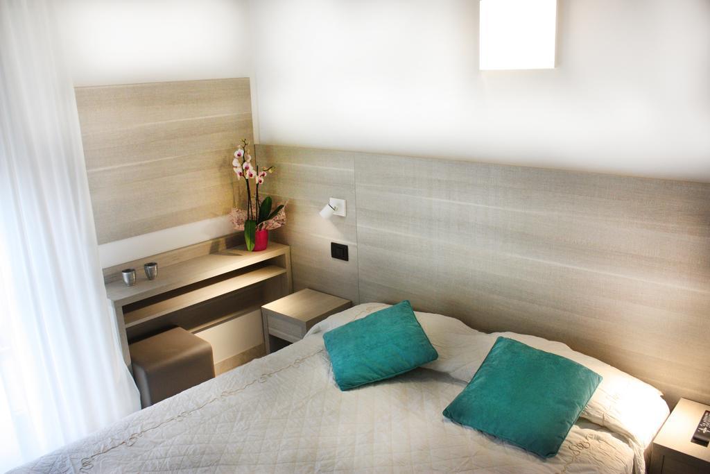 Hotel Daniela Rimini Szoba fotó